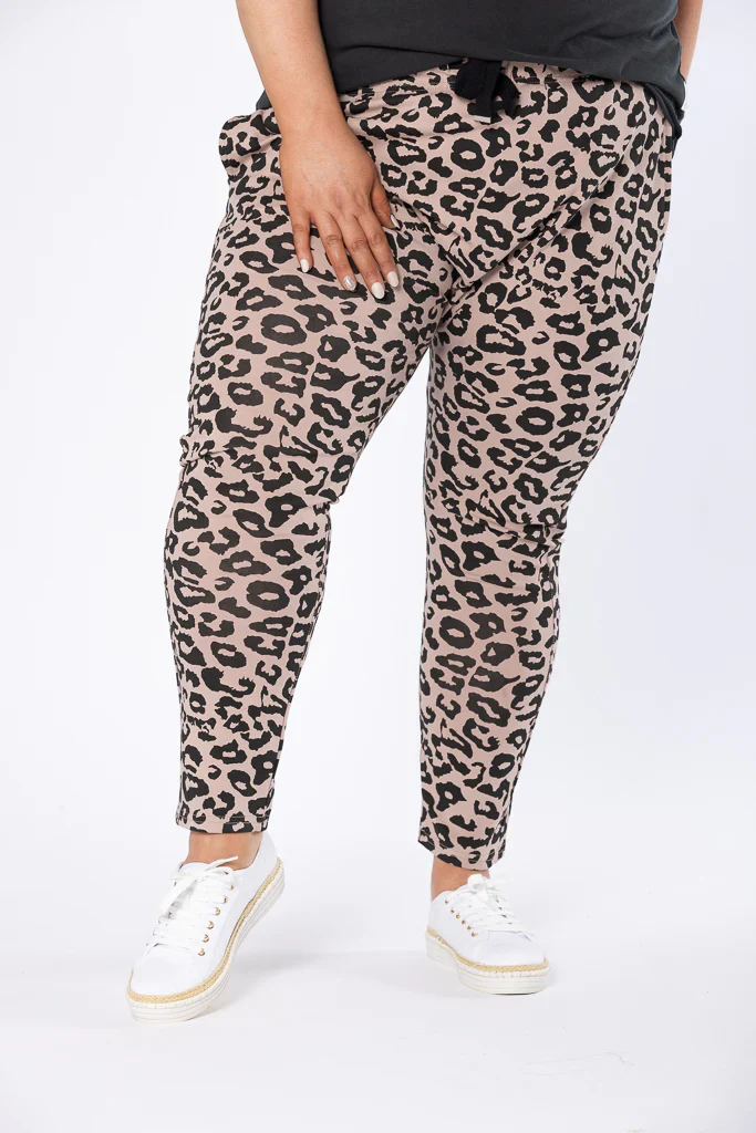 ELLA LEOPARD JOGGER - Mocha/Black - Image 3