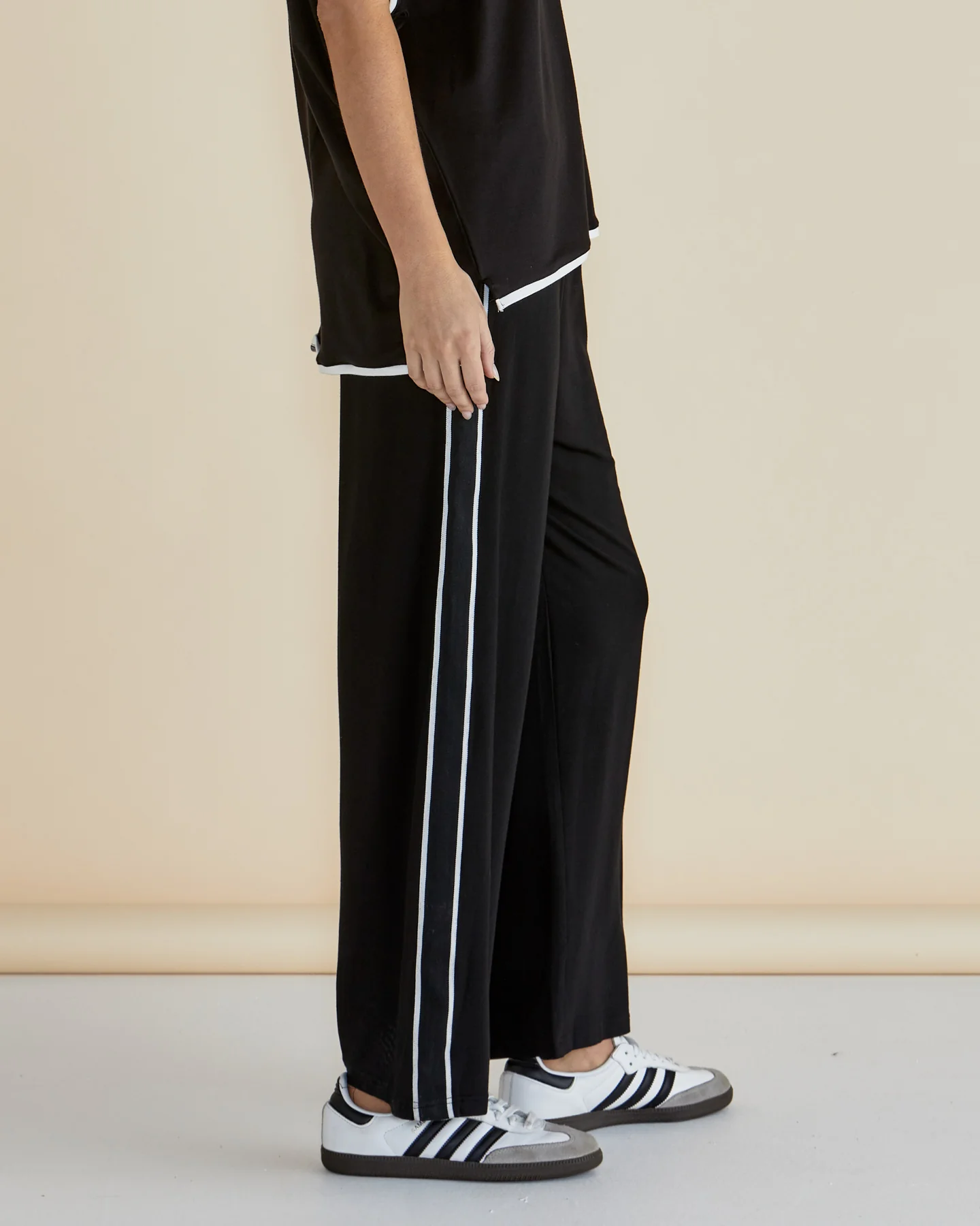 EVELYN WIDE LEG JOGGER - Black - Image 3