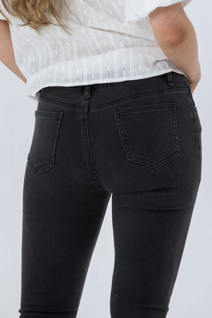 IMOGEN JEAN - Washed Black - Image 10